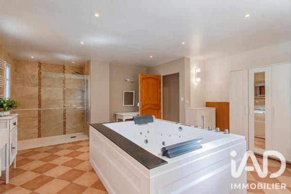 Maison à vendre 10 pièces 359,5 m² Tarascon