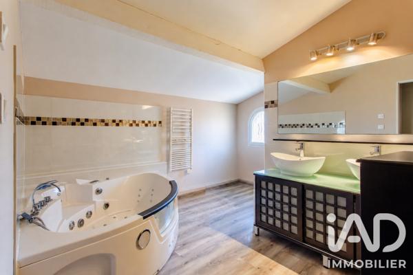 Maison à vendre 10 pièces 359,5 m² Tarascon