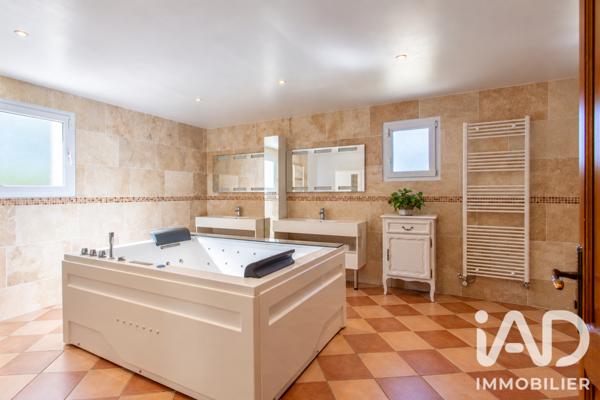 Maison à vendre 10 pièces 359,5 m² Tarascon