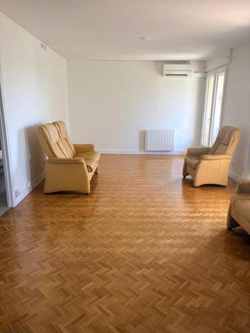 Location                                                      Appartement
                        
                     5 pièces                      108 m2                     à Guilherand-Granges