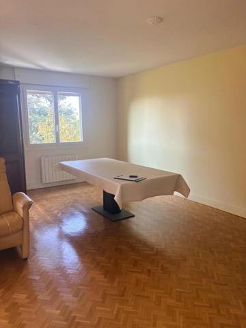 Location                                                      Appartement
                        
                     5 pièces                      108 m2                     à Guilherand-Granges