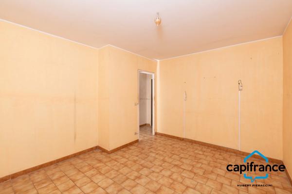 83. Sollies Toucas, maison de 108 m2 sur une parcelle de 338 m2, calme, 4 ch.