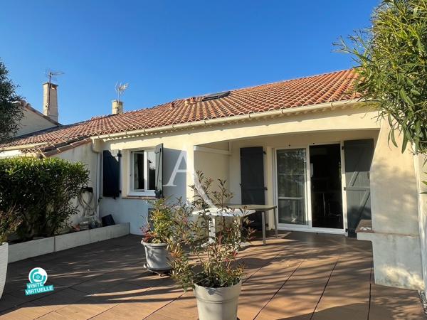 PALAVAS-LES-FLOTS - RIVE DROITE - CHARMANTE MAISON ENTIÈREMENT RÉNOVÉE ET CLIMATISÉE - 86 M2 ENVIRON - ACCES DIRECT AU CANAL - 3 CHAMBRES + MEZZANINE - GARAGE - TERRAIN DE 191 M²