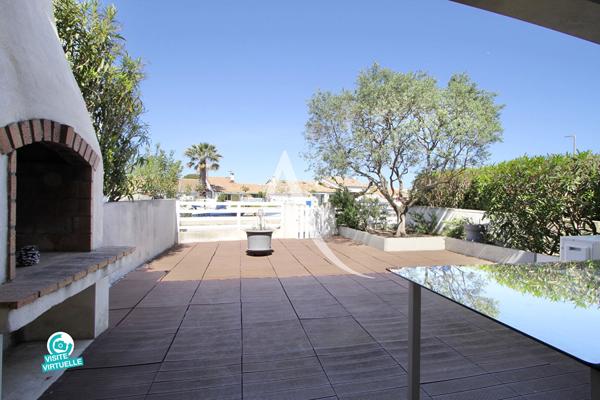 PALAVAS-LES-FLOTS - RIVE DROITE - CHARMANTE MAISON ENTIÈREMENT RÉNOVÉE ET CLIMATISÉE - 86 M2 ENVIRON - ACCES DIRECT AU CANAL - 3 CHAMBRES + MEZZANINE - GARAGE - TERRAIN DE 191 M²