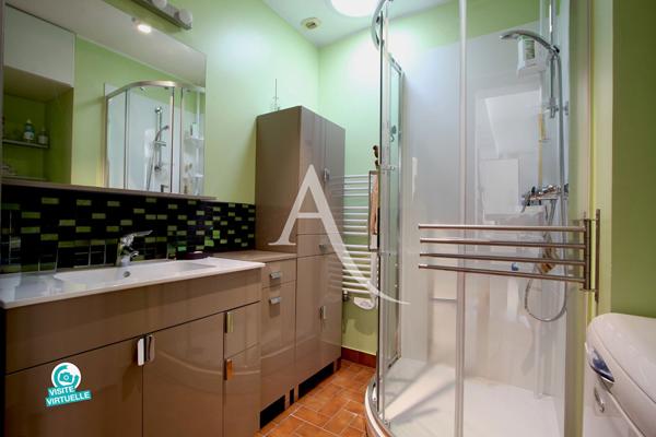 PALAVAS-LES-FLOTS - RIVE DROITE - CHARMANTE MAISON ENTIÈREMENT RÉNOVÉE ET CLIMATISÉE - 86 M2 ENVIRON - ACCES DIRECT AU CANAL - 3 CHAMBRES + MEZZANINE - GARAGE - TERRAIN DE 191 M²