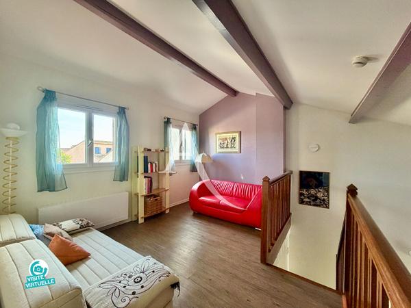 PALAVAS-LES-FLOTS - RIVE DROITE - CHARMANTE MAISON ENTIÈREMENT RÉNOVÉE ET CLIMATISÉE - 86 M2 ENVIRON - ACCES DIRECT AU CANAL - 3 CHAMBRES + MEZZANINE - GARAGE - TERRAIN DE 191 M²
