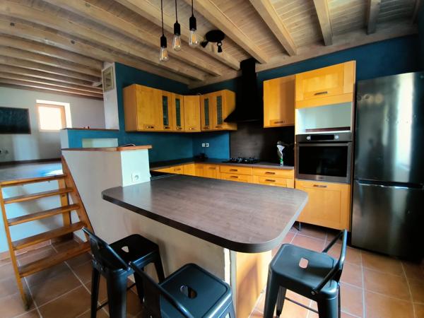 À louer – Maison en pierre rénovée meublée avec terrain – Saint-Romain-en-Jarez**