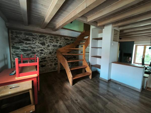 À louer – Maison en pierre rénovée meublée avec terrain – Saint-Romain-en-Jarez**
