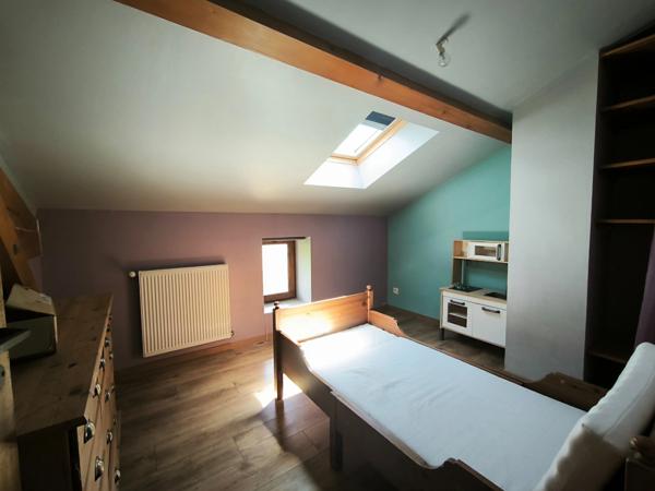 À louer – Maison en pierre rénovée meublée avec terrain – Saint-Romain-en-Jarez**