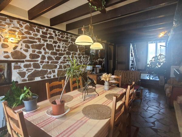 Maison à LA PETITE-MARCHE, 03420 - 6 pièces 149m²