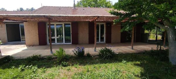 maison individuelle avec grand jardin et piscine