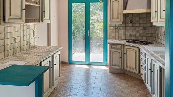 maison individuelle avec grand jardin et piscine