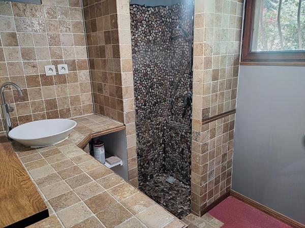 maison individuelle avec grand jardin et piscine