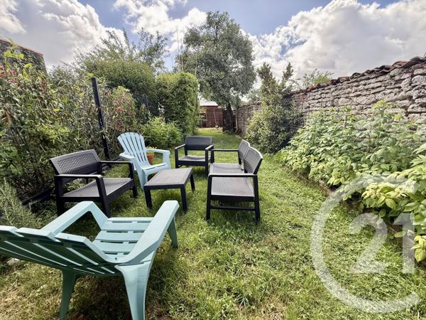 Maison à vendre  4 pièces - 81,90 m 2   SAUJON  - 17
