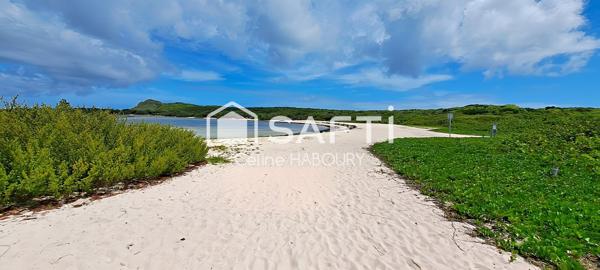 MAGNIFIQUE TERRAIN CONSTRUCTIBLE EN BORD DE MER