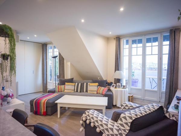 Appartement entièrement rénové avec 2 balcons