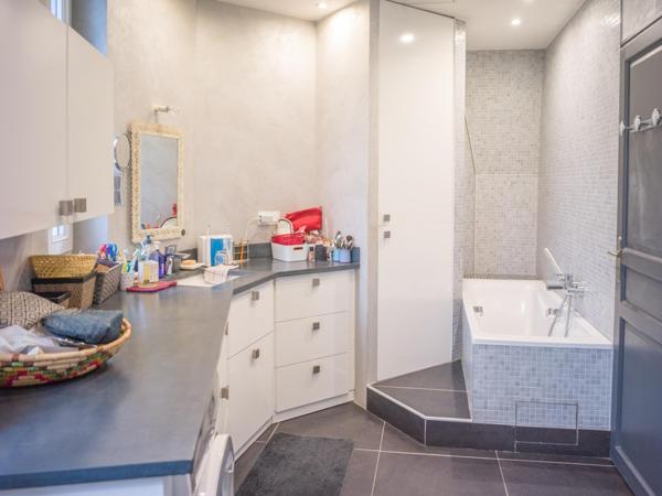 Appartement entièrement rénové avec 2 balcons