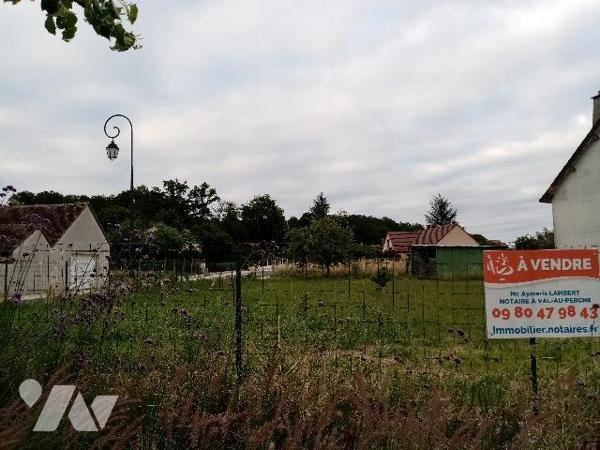 A SILLE LE PHILIPPE, terrain à bâtir non-viabilisé de 497 m². Réseaux sur la rue
