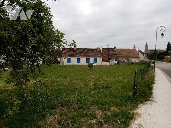 A SILLE LE PHILIPPE, terrain à bâtir non-viabilisé de 497 m². Réseaux sur la rue