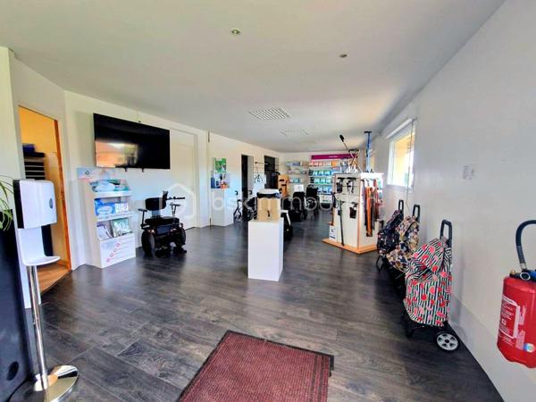 Local d activites de 780 m²