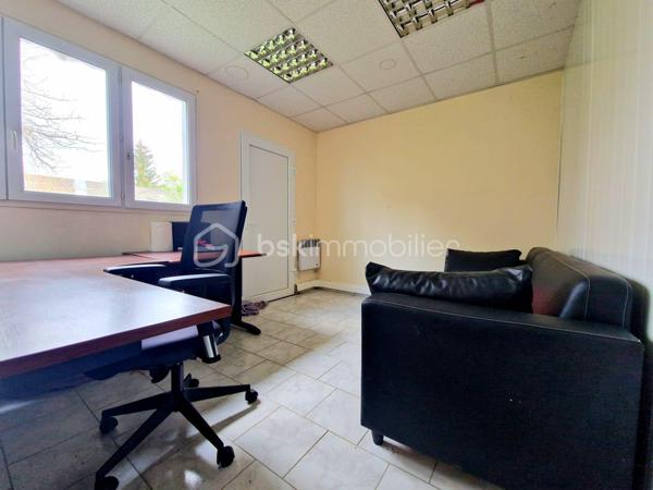 Local d activites de 780 m²