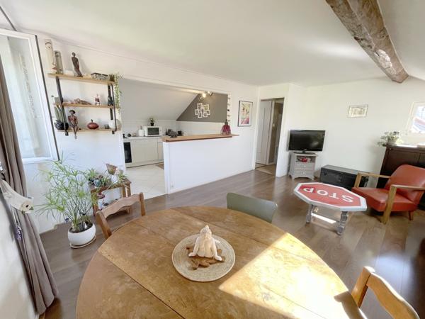 IGNY CENTRE - PREMIERE ACQUISITION OU INVESTISSEUR - 58m2 au sol mansardés et en DERNIER ETAGE - CHARME - LUMI