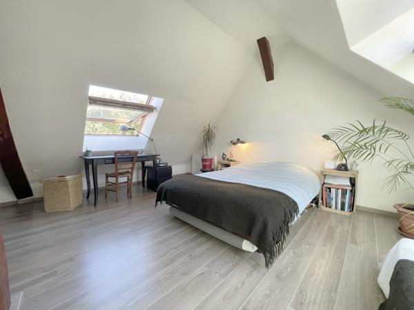 IGNY CENTRE - PREMIERE ACQUISITION OU INVESTISSEUR - 58m2 au sol mansardés et en DERNIER ETAGE - CHARME - LUMI