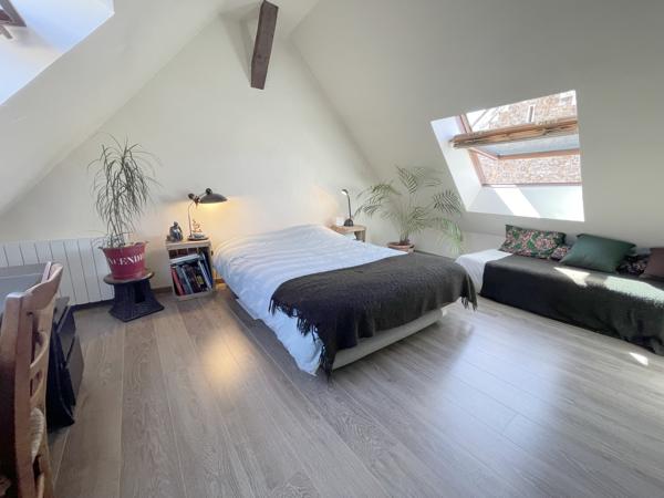 IGNY CENTRE - PREMIERE ACQUISITION OU INVESTISSEUR - 58m2 au sol mansardés et en DERNIER ETAGE - CHARME - LUMI
