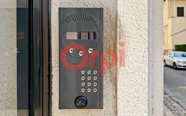 Appartement à vendre    2 pièces • 42 m2 Lyon 8