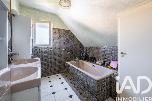 Maison à vendre 5 pièces 131 m² Fontaine-lès-Dijon