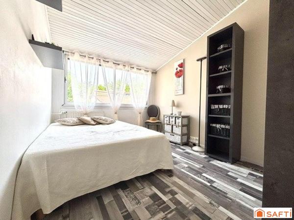 PAVILLON PROCHE DES COMMODITES DANS UN CADRE VERDOYANT