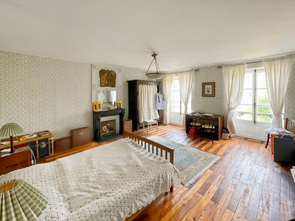 Maison 11 pièces - 301 m²