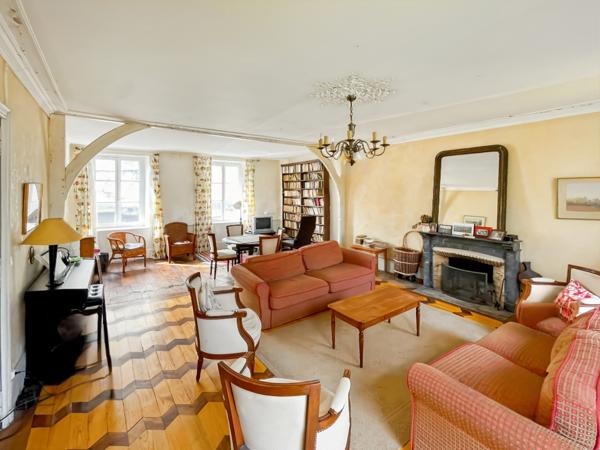 Maison 11 pièces - 301 m²