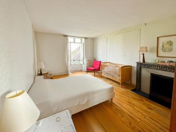 Maison 11 pièces - 301 m²