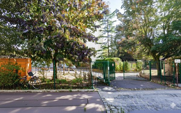 Parking / box BAS-MONTREUIL - CROIX DE CHAVAUX