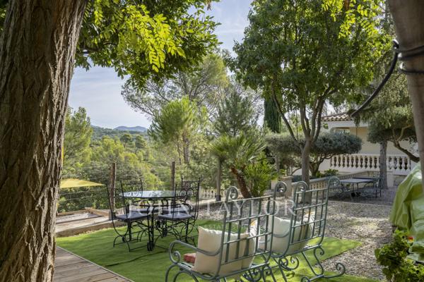 Maison au cœur d’un écrin de nature préservée – Marseille 13e