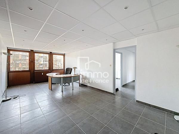 Local commercial Oyonnax 108.76 m2