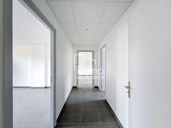 Local commercial Oyonnax 108.76 m2