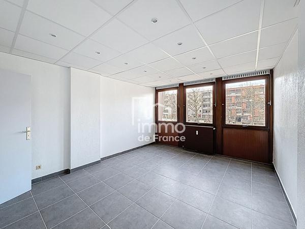 Local commercial Oyonnax 108.76 m2