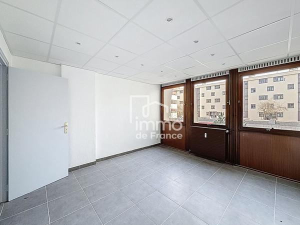 Local commercial Oyonnax 108.76 m2