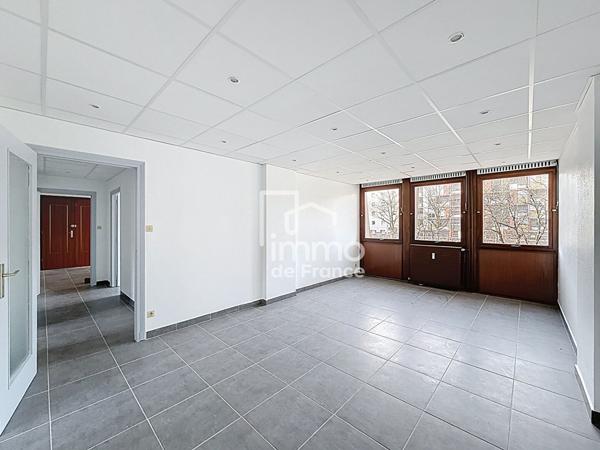 Local commercial Oyonnax 108.76 m2