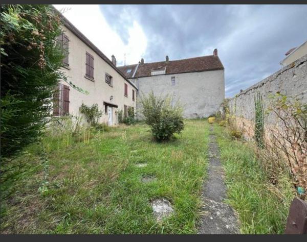 Rareté, ancien presbytère avec salle de réception, plein de charme pour vos plus beaux projets