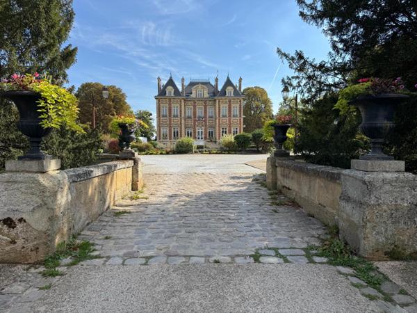 Rareté, ancien presbytère avec salle de réception, plein de charme pour vos plus beaux projets