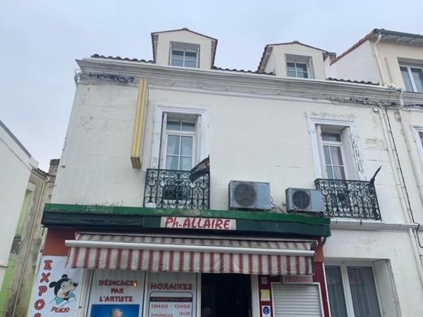 Saint-Georges-de-Didonne (17110) 

IDEAL INVESTISSEUR DEL'IMMOBILIER vous propose cet ensemble immobilier de deux lots dans l'hyper centre. Lot N