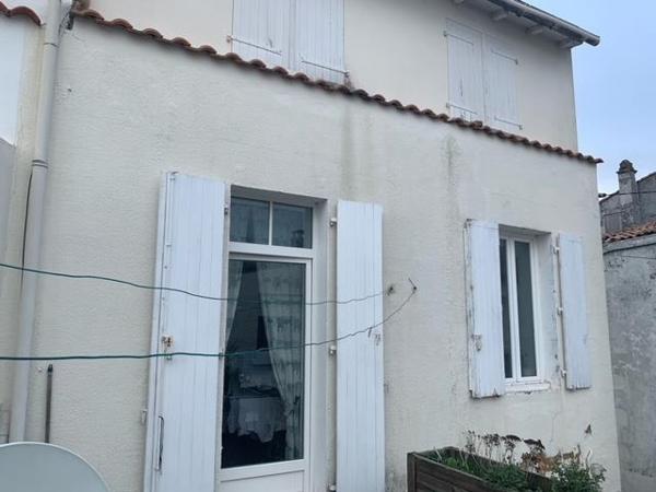 Saint-Georges-de-Didonne (17110) 

IDEAL INVESTISSEUR DEL'IMMOBILIER vous propose cet ensemble immobilier de deux lots dans l'hyper centre. Lot N