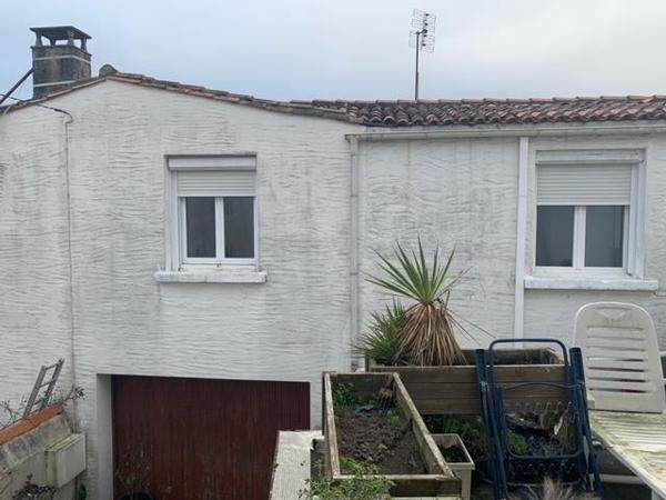 Saint-Georges-de-Didonne (17110) 

IDEAL INVESTISSEUR DEL'IMMOBILIER vous propose cet ensemble immobilier de deux lots dans l'hyper centre. Lot N