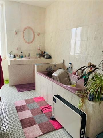 Saint-Georges-de-Didonne (17110) 

IDEAL INVESTISSEUR DEL'IMMOBILIER vous propose cet ensemble immobilier de deux lots dans l'hyper centre. Lot N