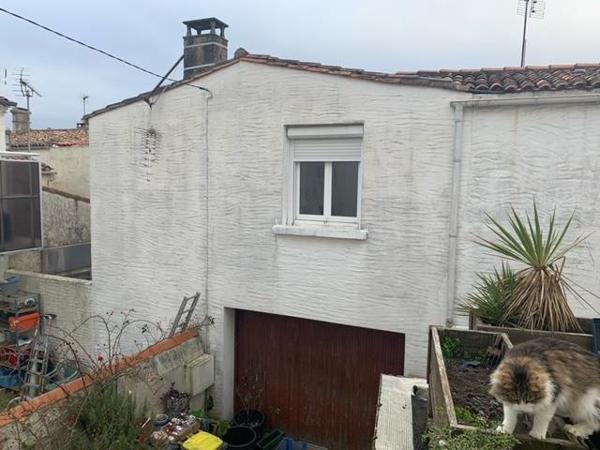 Saint-Georges-de-Didonne (17110) 

IDEAL INVESTISSEUR DEL'IMMOBILIER vous propose cet ensemble immobilier de deux lots dans l'hyper centre. Lot N