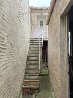 Saint-Georges-de-Didonne (17110) 

IDEAL INVESTISSEUR DEL'IMMOBILIER vous propose cet ensemble immobilier de deux lots dans l'hyper centre. Lot N