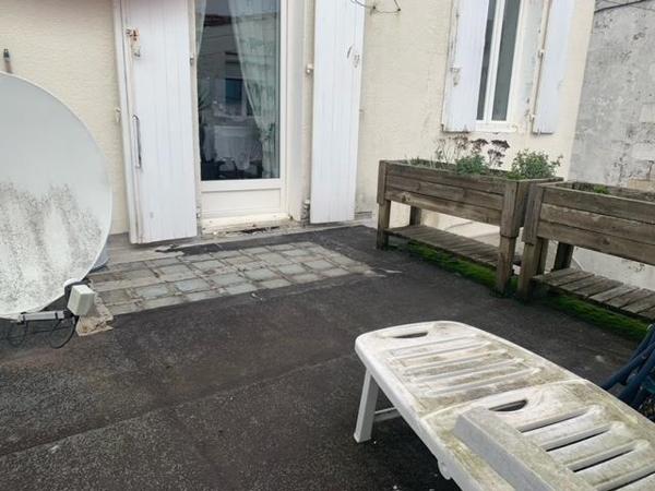 Saint-Georges-de-Didonne (17110) 

IDEAL INVESTISSEUR DEL'IMMOBILIER vous propose cet ensemble immobilier de deux lots dans l'hyper centre. Lot N